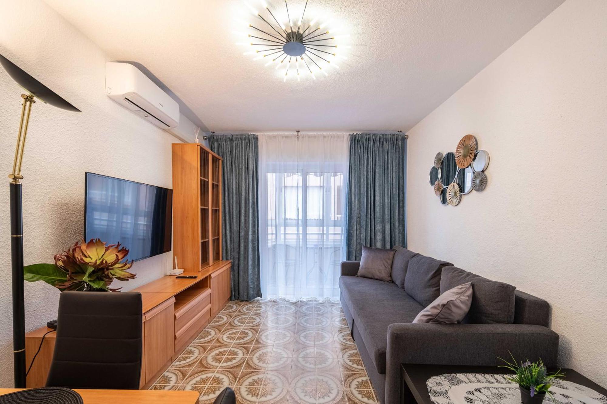 Calle Helsinki 23, With 2 Bedrooms , 200 Meters From Locos