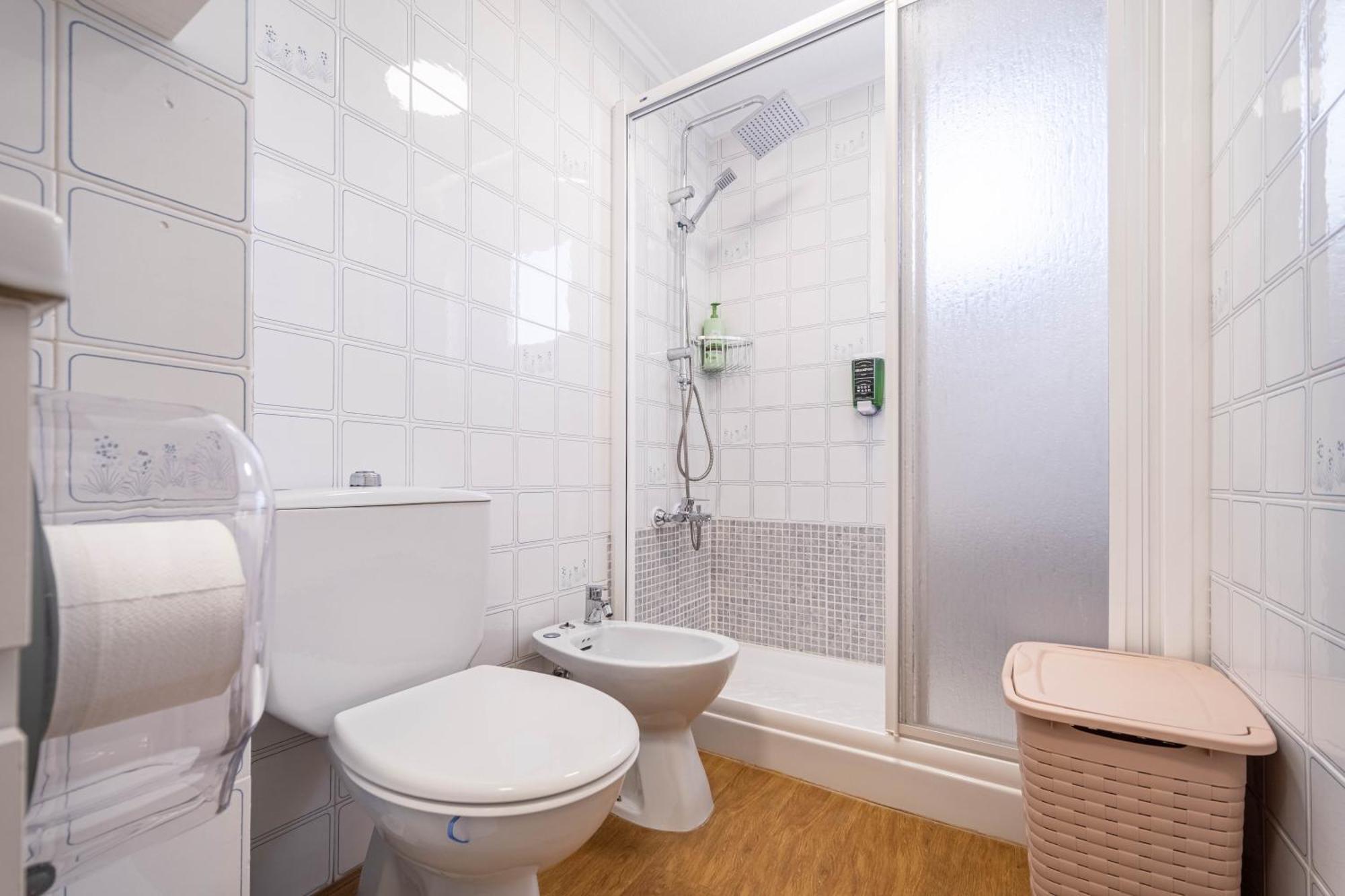 Calle Helsinki 23, With 2 Bedrooms , 200 Meters From Locos