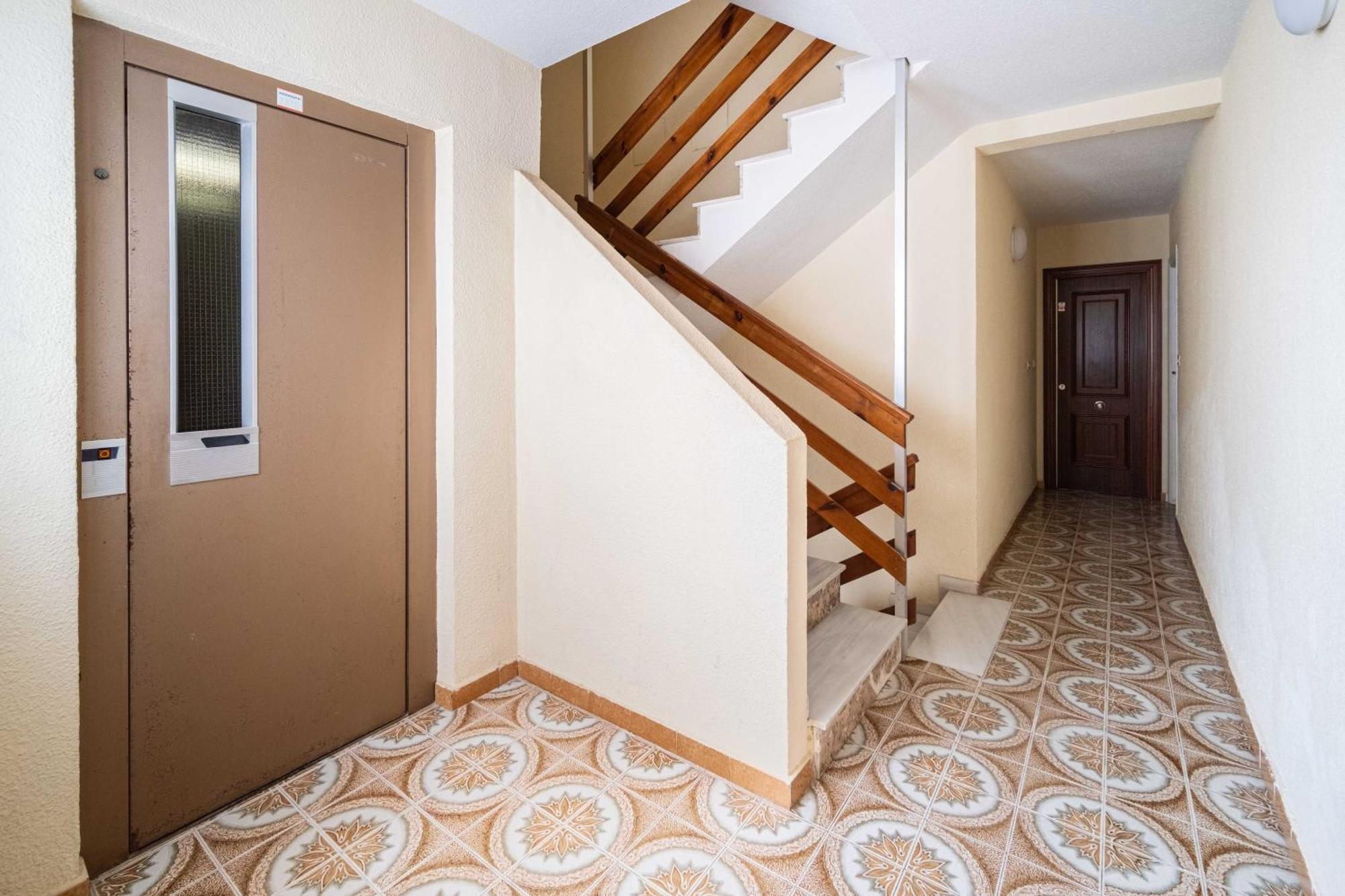 Apartment Calle Helsinki 23, With 2 Bedrooms , 200 Meters From Locos *