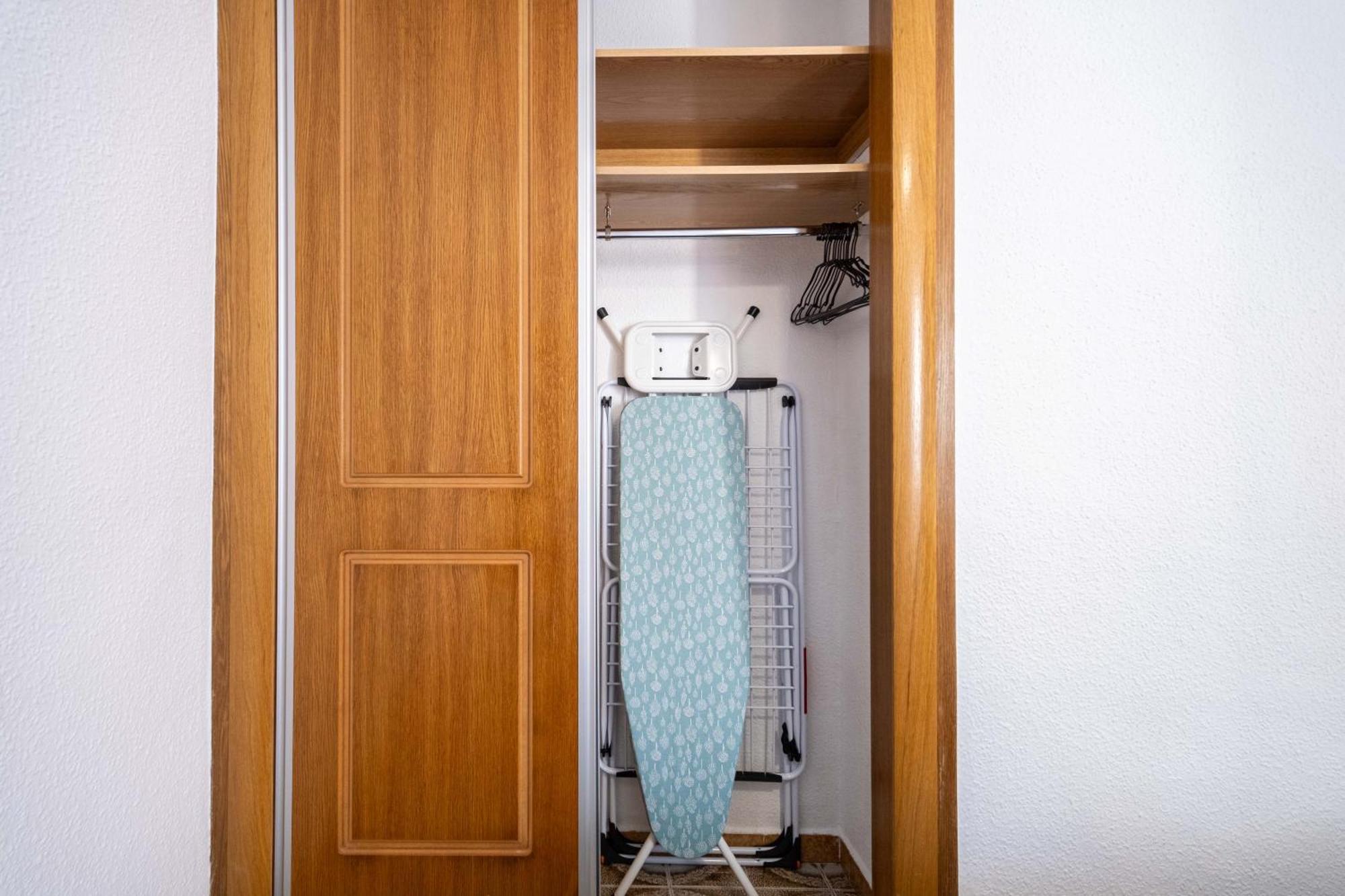 Calle Helsinki 23, With 2 Bedrooms , 200 Meters From Locos * Torrevieja