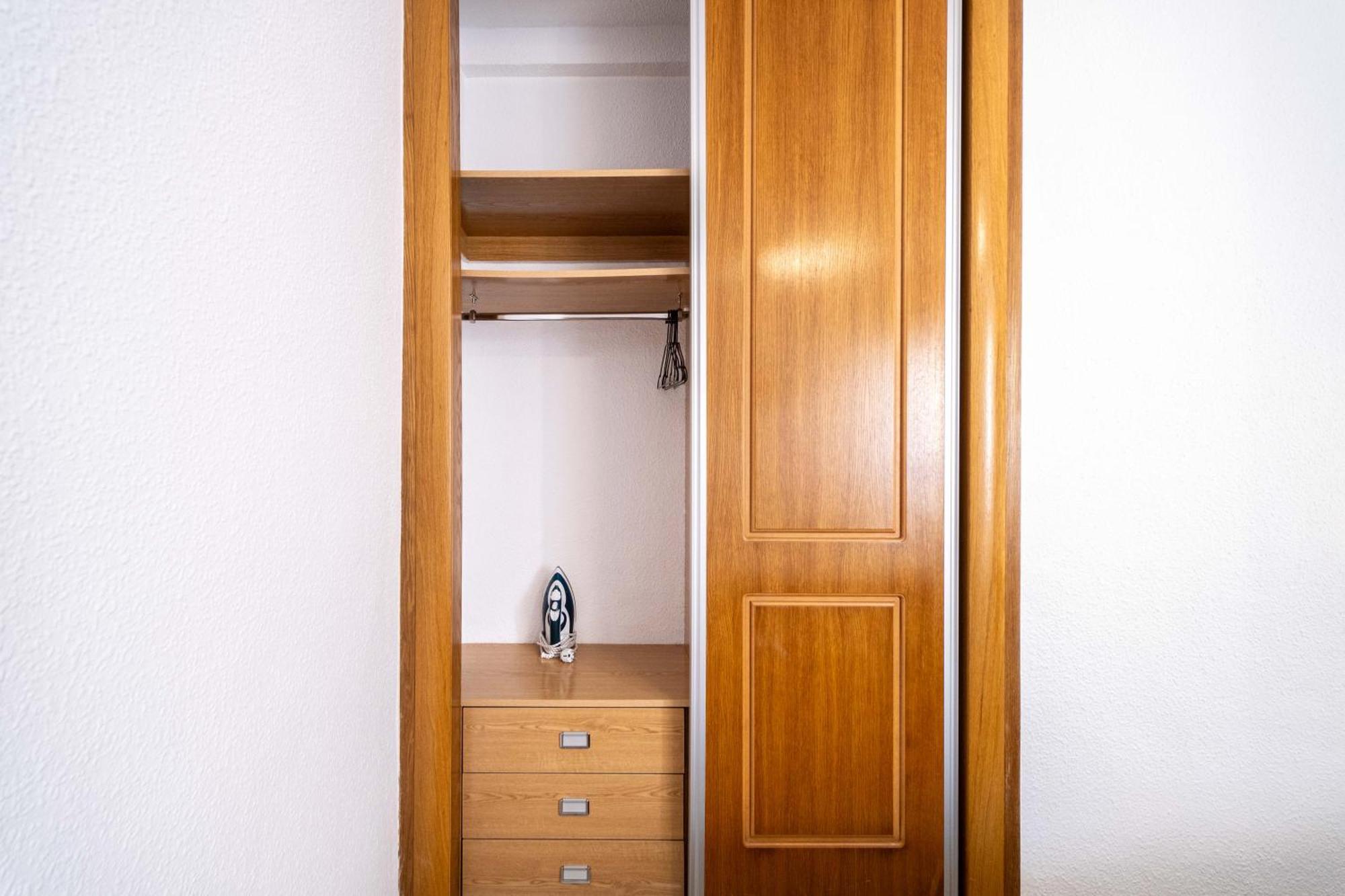 Calle Helsinki 23, With 2 Bedrooms , 200 Meters From Locos Apartment