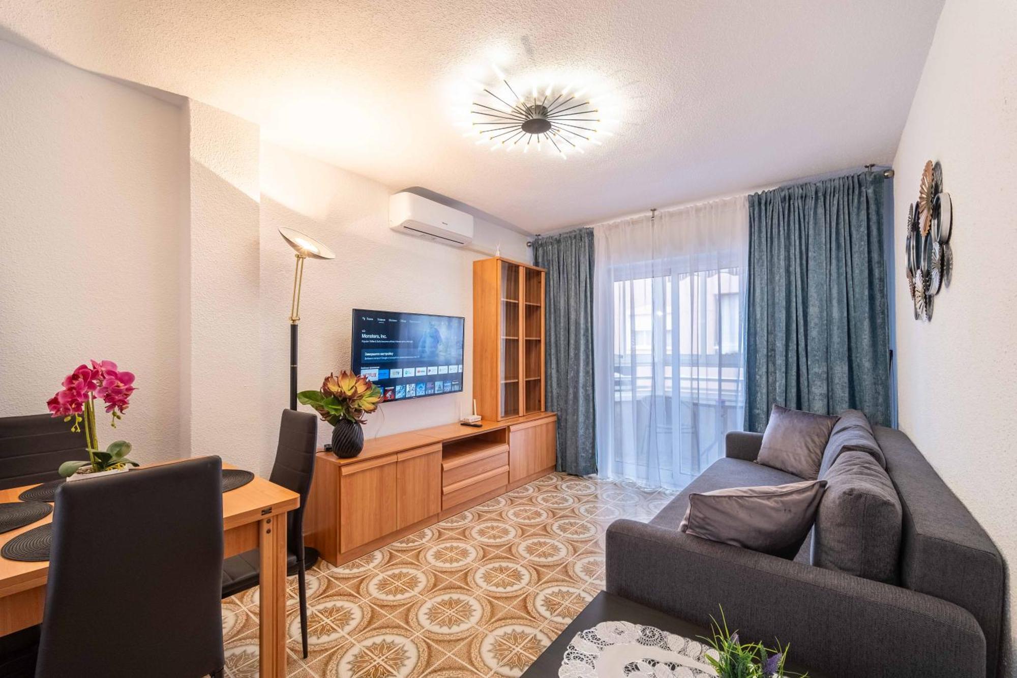 Calle Helsinki 23, With 2 Bedrooms , 200 Meters From Locos Apartment Torrevieja