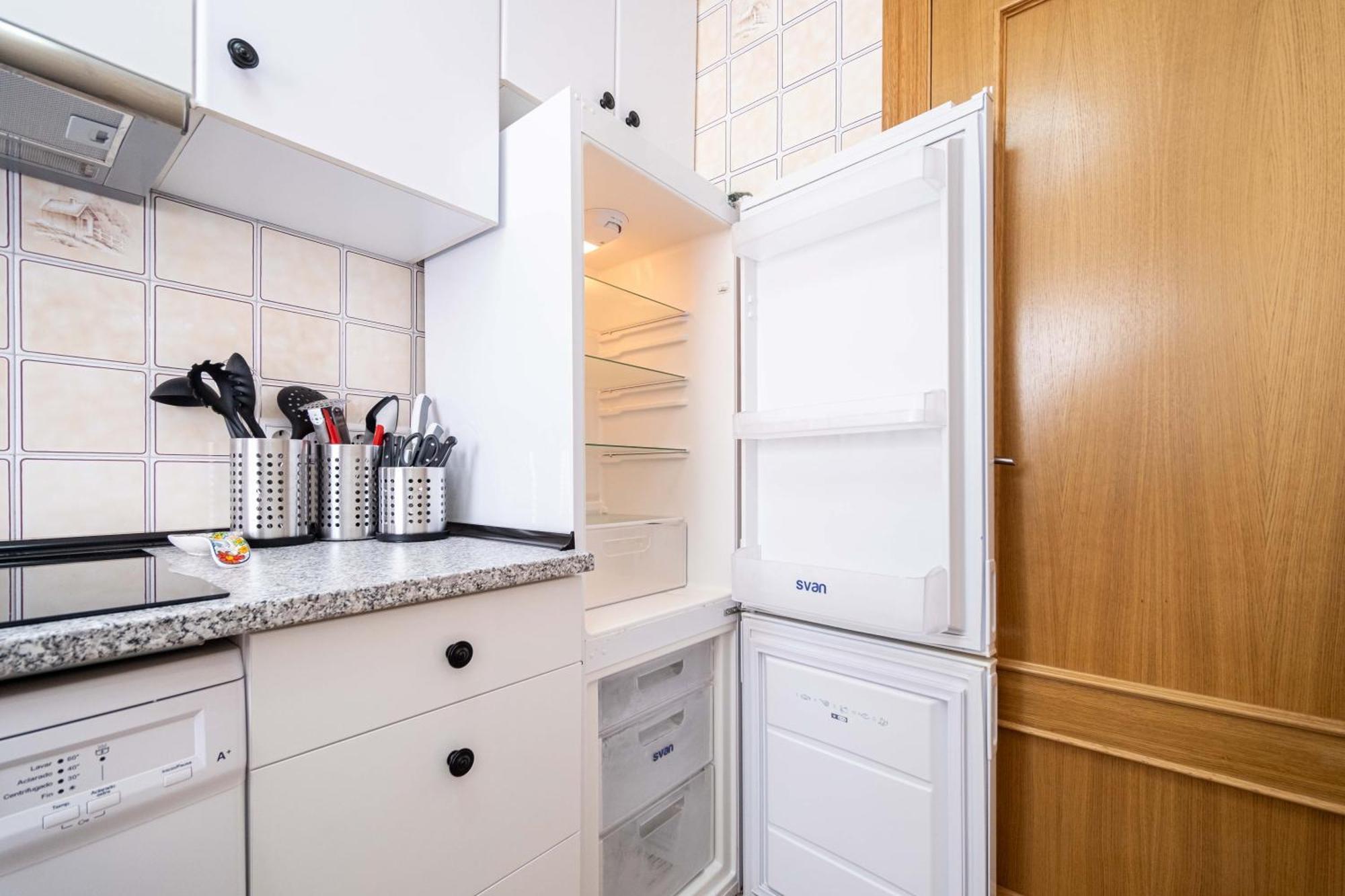 Apartment Calle Helsinki 23, With 2 Bedrooms , 200 Meters From Locos