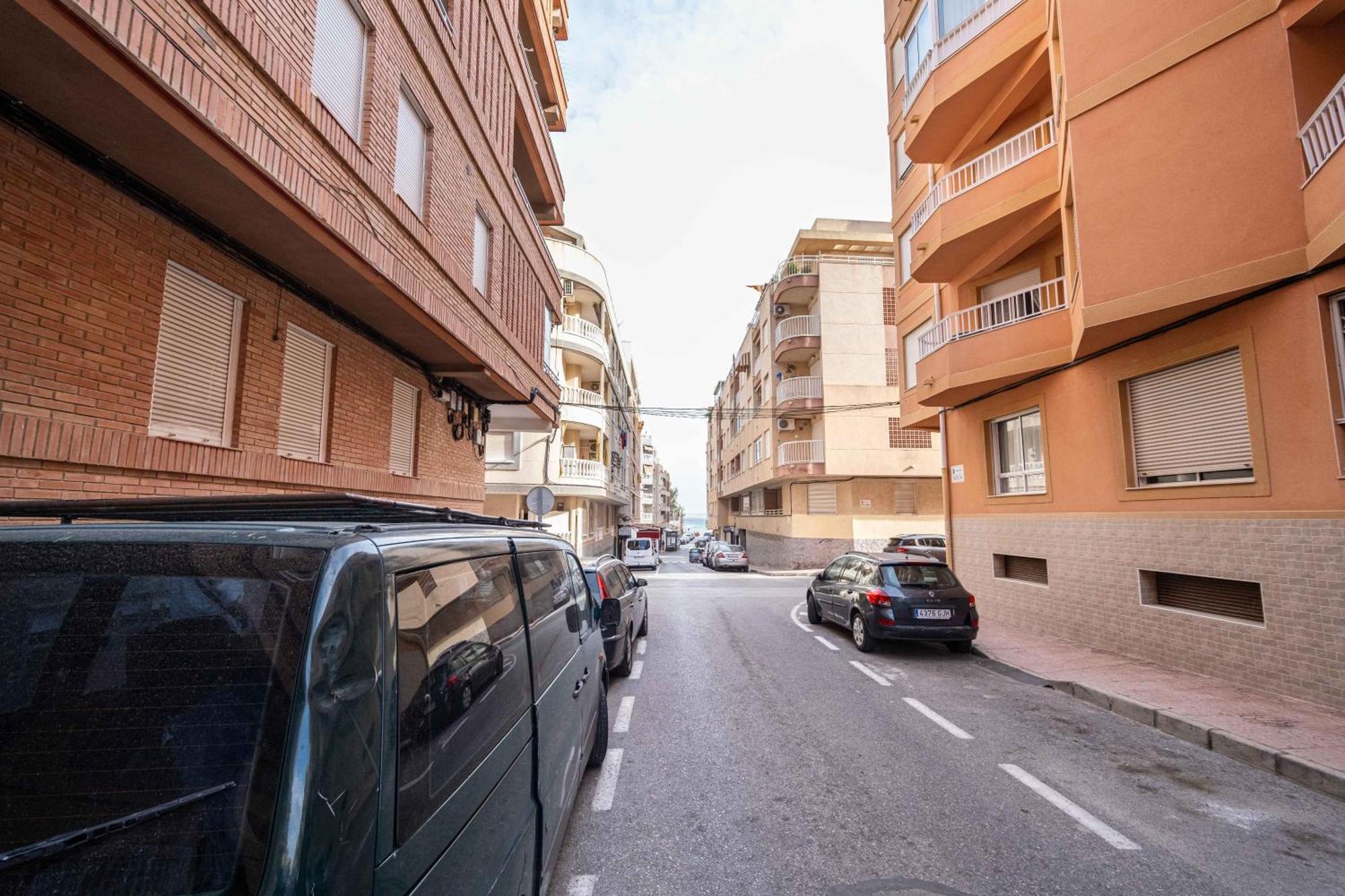 Calle Helsinki 23, With 2 Bedrooms , 200 Meters From Locos Apartment *